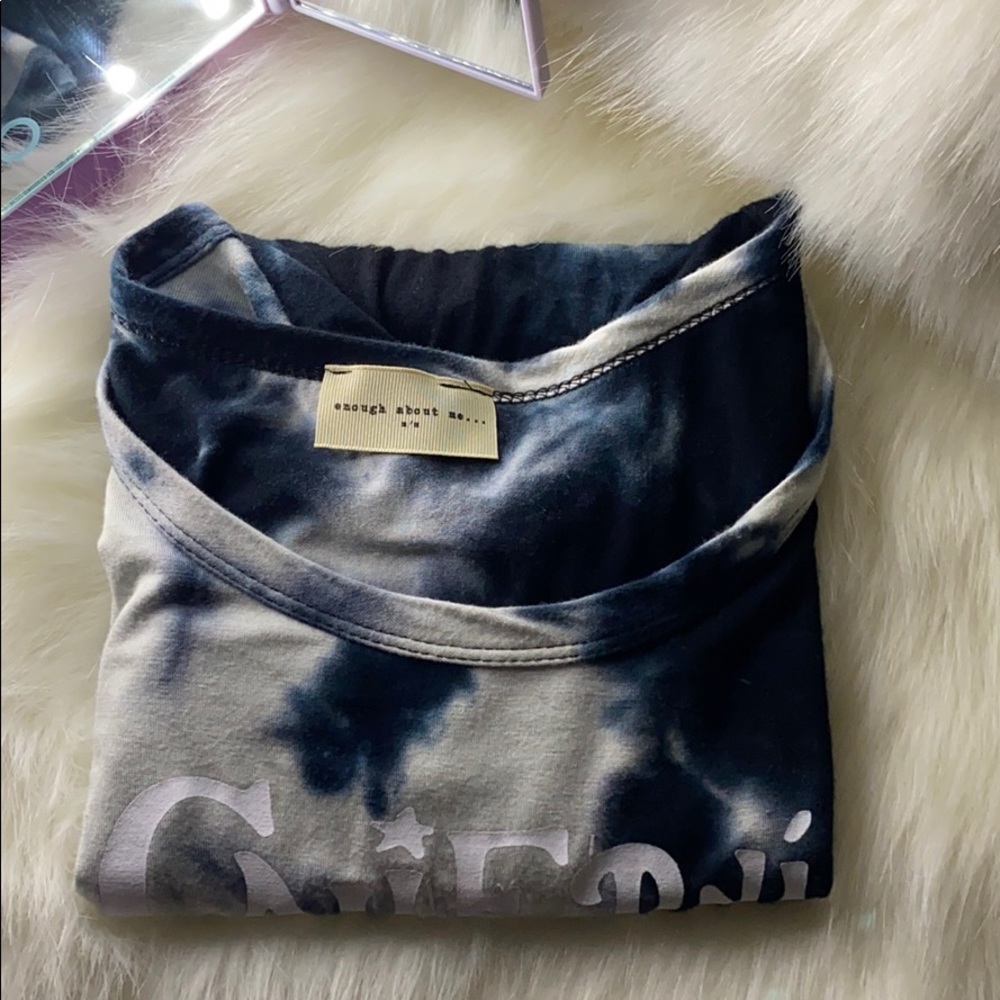 Mixed black and white crop top with a knot!